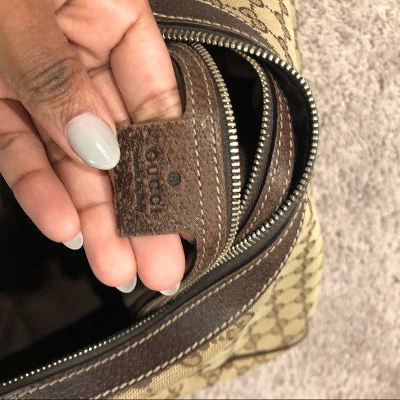 GUCCI Vintage Monogram Shoulder Bag || Brown - Picture 4 of 13